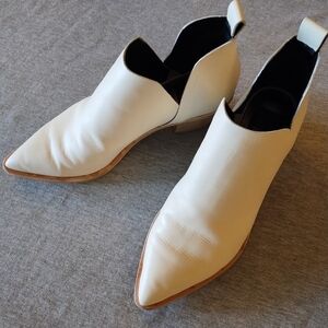 Off white Leather Dolce Vita Santo Pointed Toe Western-Style Ankle Boots Size 8
